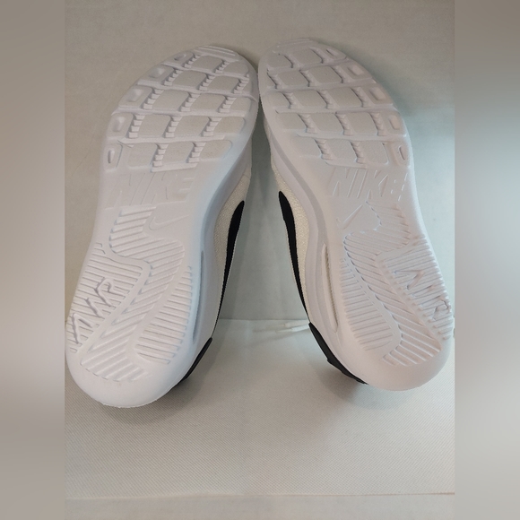 Nike Air Max Oketo Athletic Men's White and Black Size US 12 Running Shoes - Picture 7 of 12